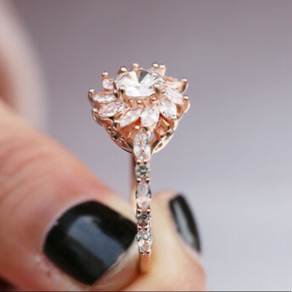 New Rose gold plated gorgeous ring - Picture 2 of 7